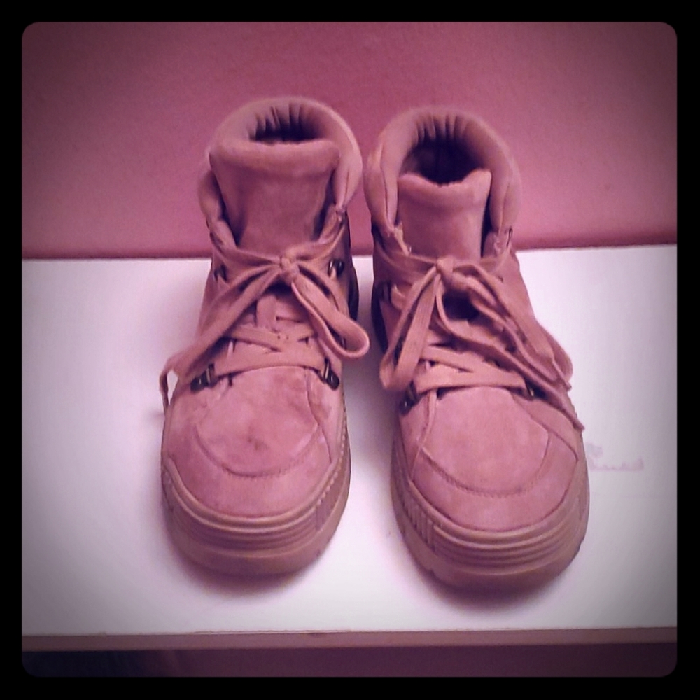 Suede boots